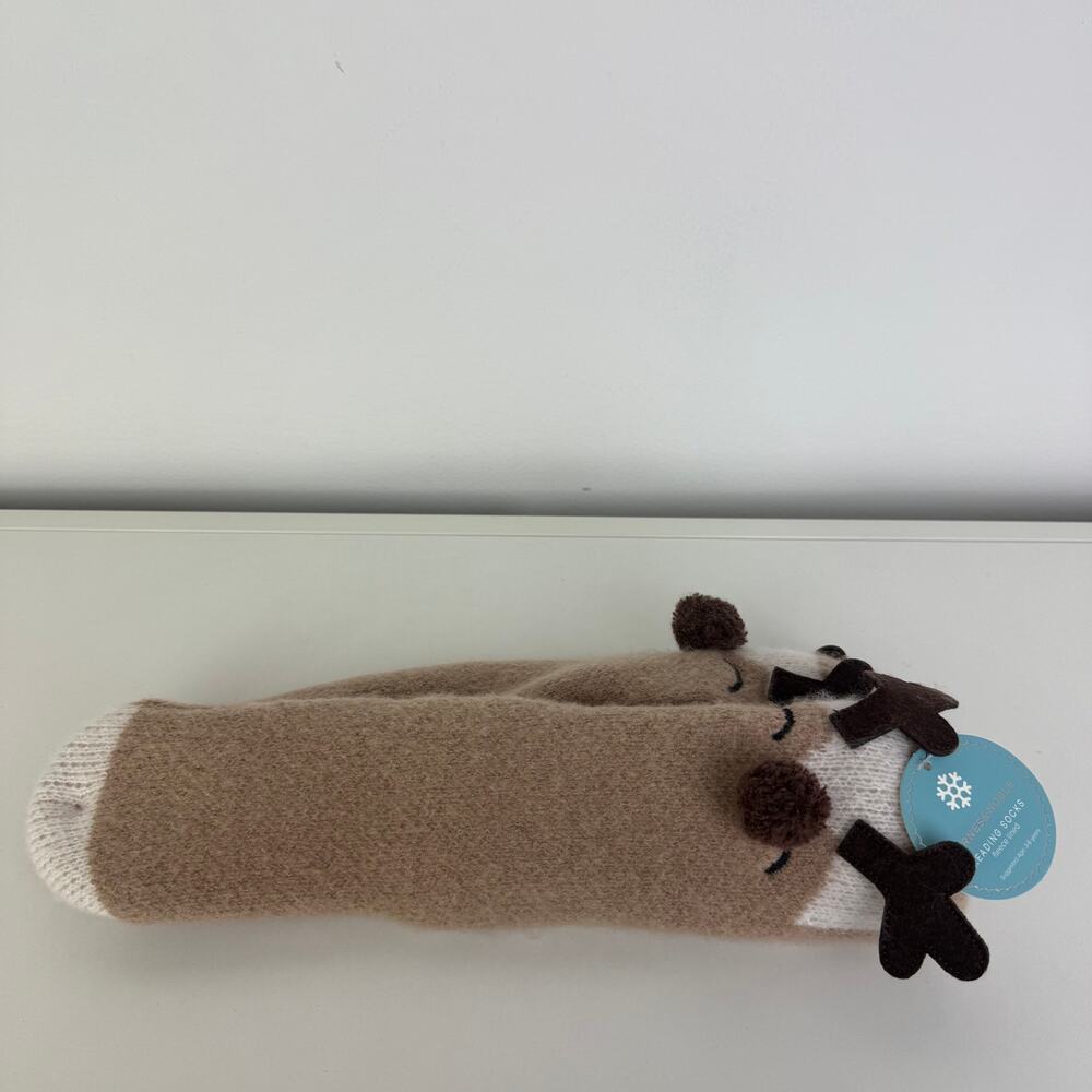 NWT Barnes & Noble Kids Reindeer Christmas Holiday Seasonal Brown Grip Socks